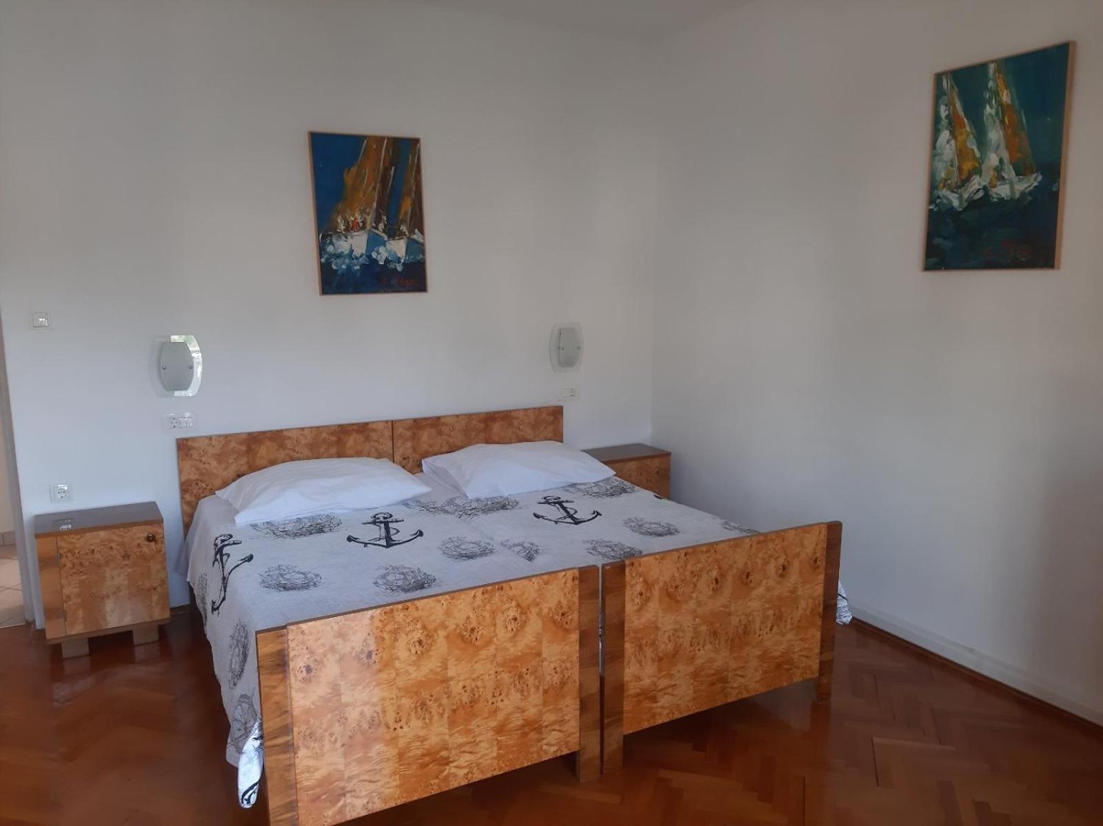 Apartmani Kadmen Ika Exterior photo