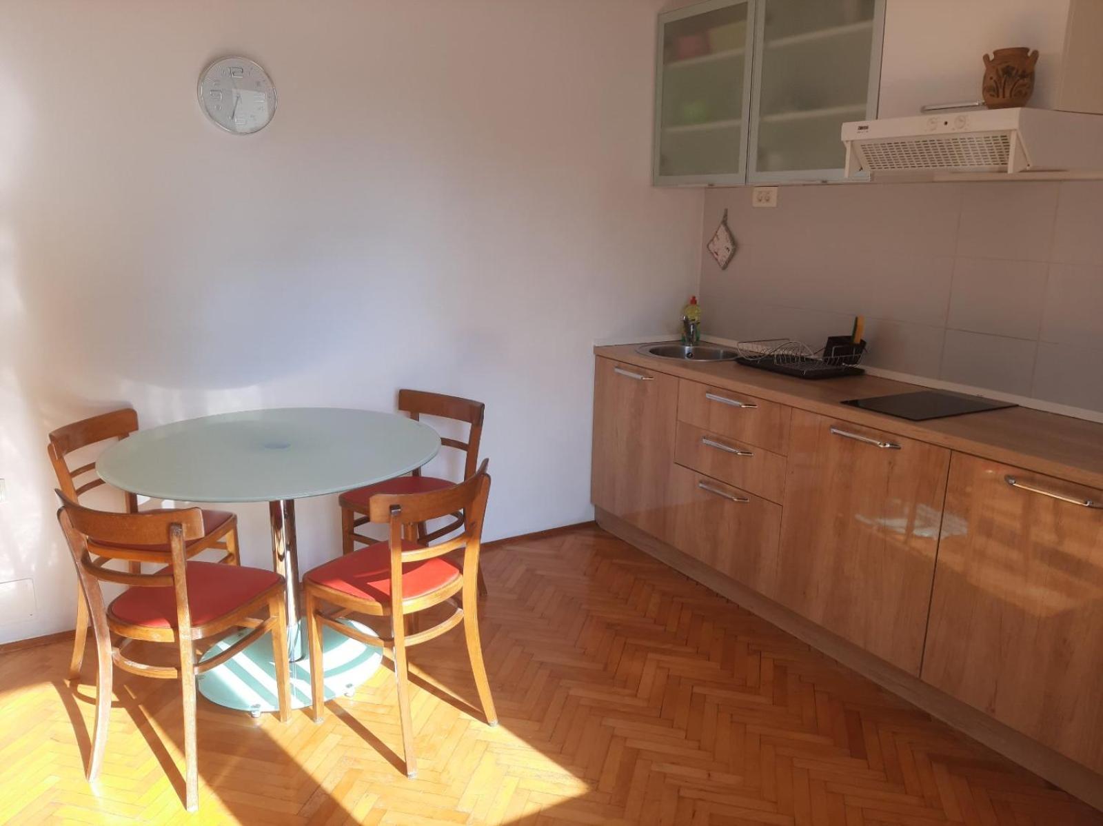 Apartmani Kadmen Ika Exterior photo