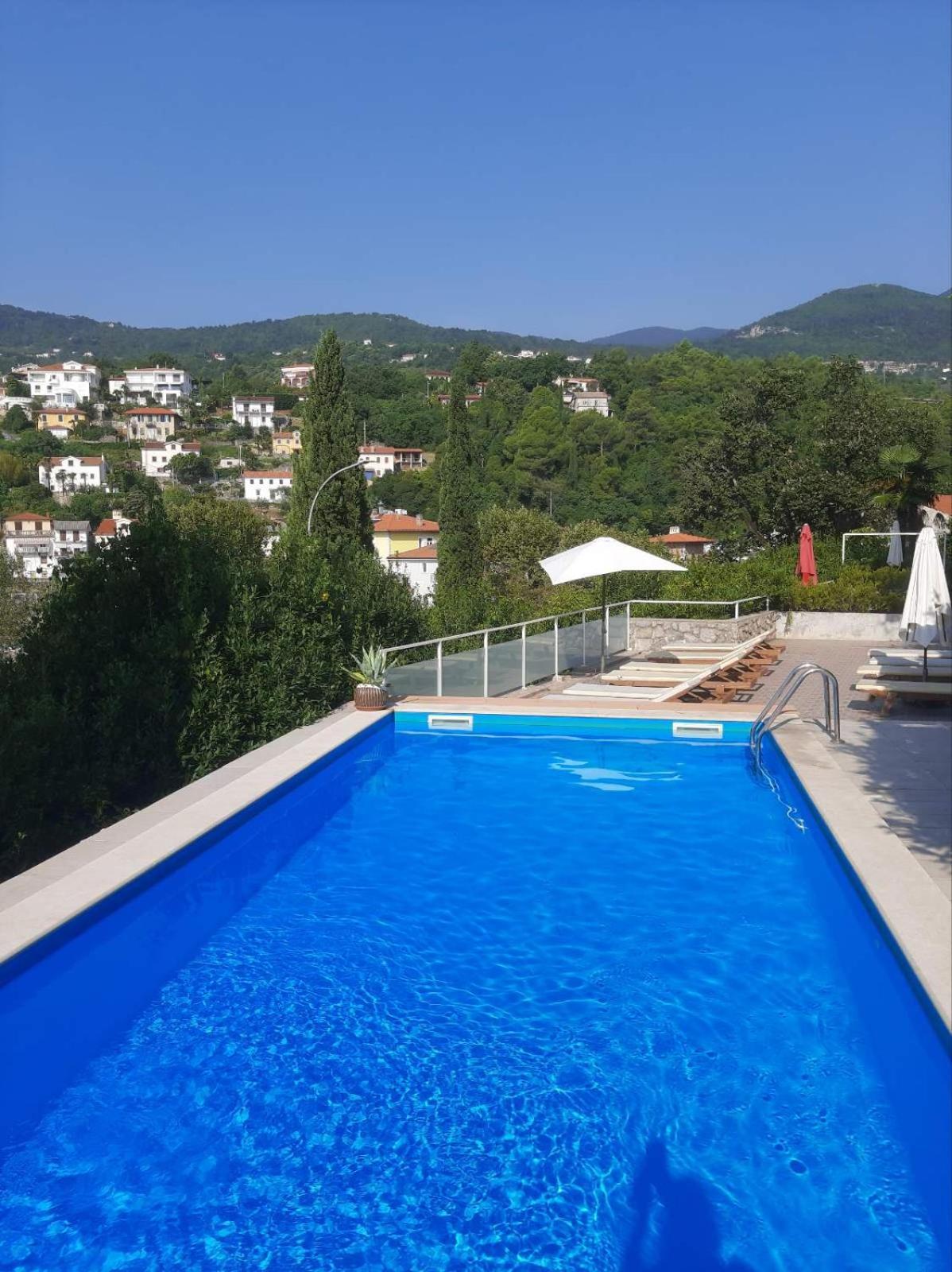 Apartmani Kadmen Ika Exterior photo