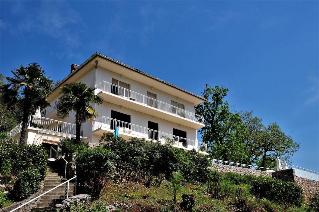 Apartmani Kadmen Ika Exterior photo
