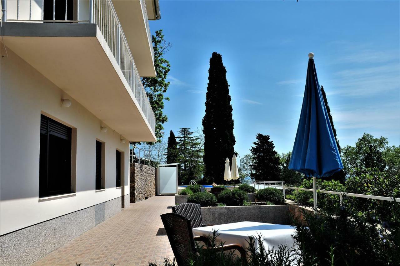 Apartmani Kadmen Ika Exterior photo