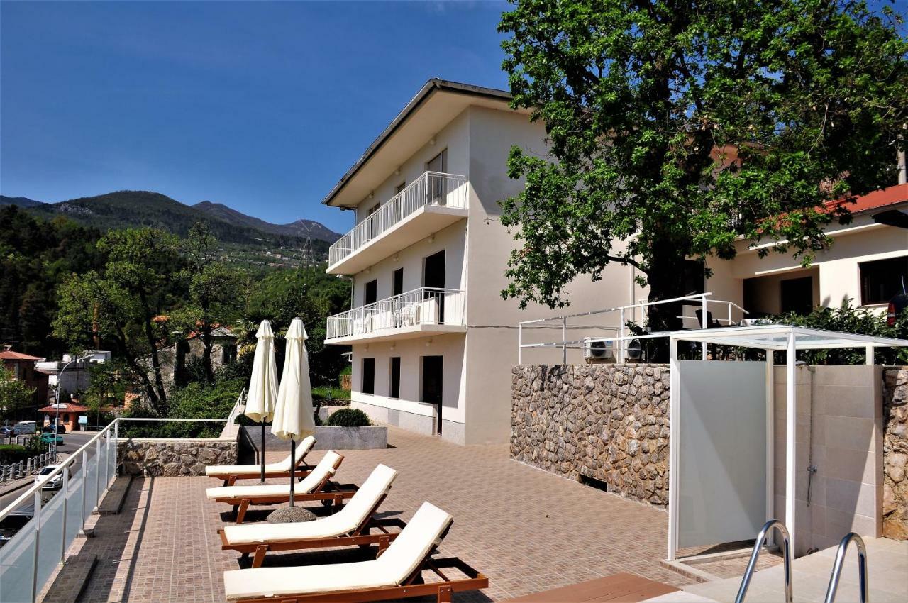 Apartmani Kadmen Ika Exterior photo
